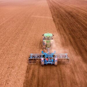 Bodenfeuchtigkeitsdaten werden weltweit zu einem Schlüsselbestandteil nachhaltiger Anbauprogramme, da die Produzenten mit immer unregelmäßigeren Wetterbedingungen und trockeneren Vegetationsperioden zu kämpfen haben. Bodenfeuchtigkeitsdaten werden weltweit zu einem Schlüsselbestandteil nachhaltiger Anbauprogramme, da die Produzenten mit immer unregelmäßigeren Wetterbedingungen und trockeneren Vegetationsperioden zu kämpfen haben.