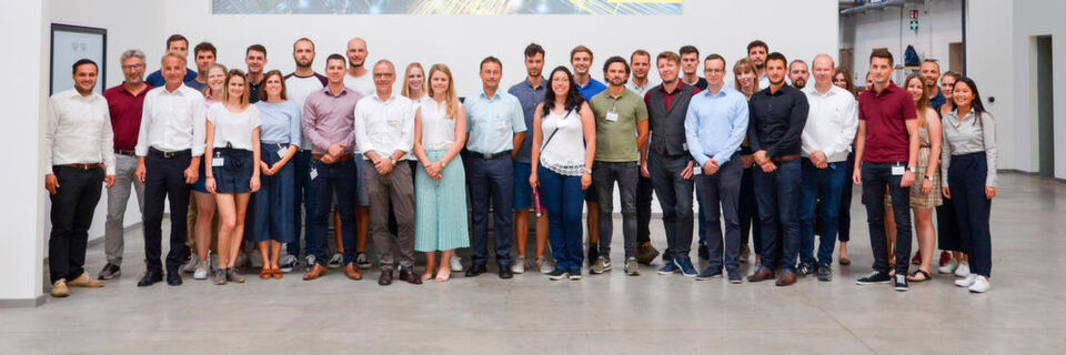 Die Teilnehmer des 4. Logistics Innovation Day konnten im Technologiezentrum von SSI Schäfer die Umsetzung von Logistikinnovationen aus erster Hand erleben. Die Teilnehmer des 4. Logistics Innovation Day konnten im Technologiezentrum von SSI Schäfer die Umsetzung von Logistikinnovationen aus erster Hand erleben.