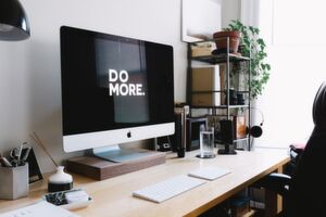 Eine aktuelle Umfrage zeigt: Beim Online-Marketing hinken kleine und mittelständische Unternehmen in Deutschland hinterher und setzen lieber auf klassische Marketingmaßnahmen. Eine aktuelle Umfrage zeigt: Beim Online-Marketing hinken kleine und mittelständische Unternehmen in Deutschland hinterher und setzen lieber auf klassische Marketingmaßnahmen.