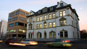 Seit 2013 können Kunden aus dem Comarch-Rechenzentrum in Dresden die Cloud-Produkte des Herstellers wie die IT-Services von Comarch beziehen. Seit 2013 können Kunden aus dem Comarch-Rechenzentrum in Dresden die Cloud-Produkte des Herstellers wie die IT-Services von Comarch beziehen.