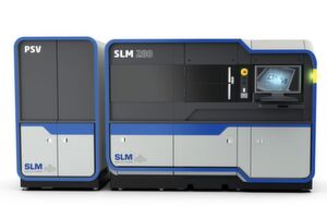Die SLM 280 Production Series von SLM Solutions mit Pulverversorgungseinheit erspart Anwendern das manuelle Nachfüllen des Werkstoffs. Die SLM 280 Production Series von SLM Solutions mit Pulverversorgungseinheit erspart Anwendern das manuelle Nachfüllen des Werkstoffs.