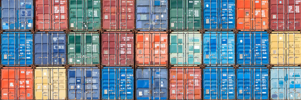 Während Container in der Logistik nur Vorteile bieten, muss ihr Einsatz in der IT differenziert betrachtet werden. Während Container in der Logistik nur Vorteile bieten, muss ihr Einsatz in der IT differenziert betrachtet werden.