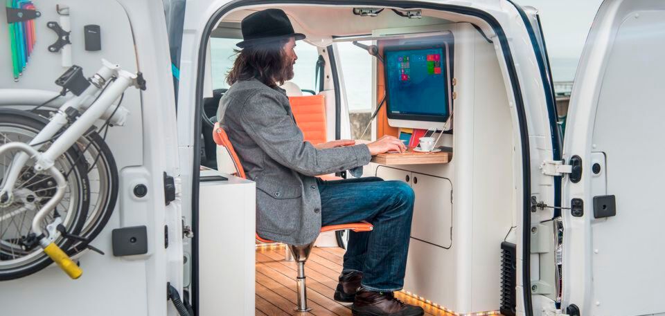 Der Auto als Büro? In Japan macht dieses Phänomen gerade Carsharing-Diensten zu schaffen. Der Auto als Büro? In Japan macht dieses Phänomen gerade Carsharing-Diensten zu schaffen.