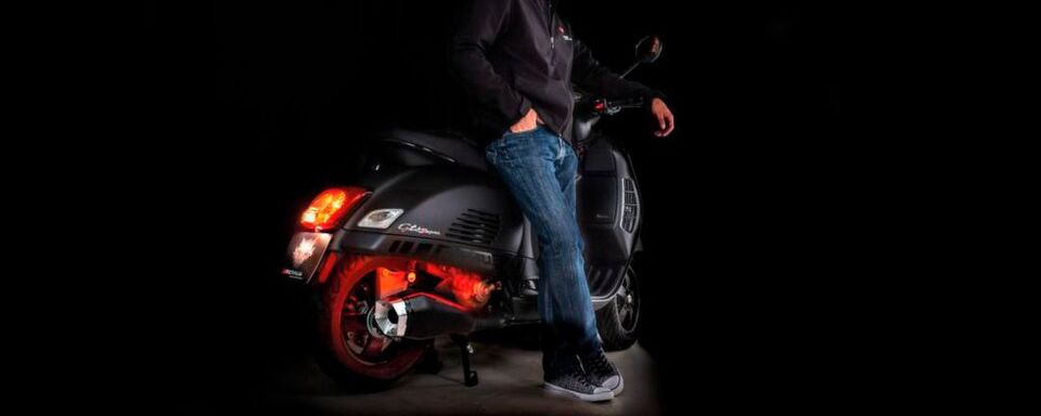 Mit dem Remus RS für die Vespa GTS/GTS Super 300 HPE MY19 wurde eine völlig neue Designlinie erschaffen. Mit dem Remus RS für die Vespa GTS/GTS Super 300 HPE MY19 wurde eine völlig neue Designlinie erschaffen.