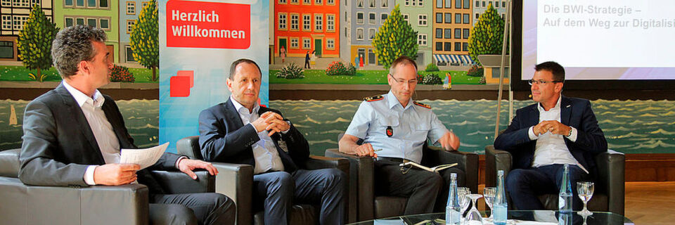 Über die umfangreichen Digitalisierungsmaßnahmen bei der Bundeswehr wurde auff dem Kongress intensiv diskutiert Über die umfangreichen Digitalisierungsmaßnahmen bei der Bundeswehr wurde auff dem Kongress intensiv diskutiert