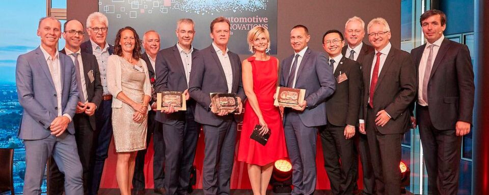 Prof. Stefan Bratzel vom CAM (links) mit den Vertretern der prämierten Unternehmen (v. li.): Markus Richter von Hella, Gerhard Steiger von Bosch, Mirjam Berle von Goodyear Dunlop, Gunnar Herrmann von Ford Deutschland, Nikolai Ardey von Audi, Markus Schäfer von Daimler, Barbara Hahlweg, Moderatorin vom ZDF, Jürgen Keller von Hyundai Motor Deutschland, Aiden He von SAIC Roewe, Arnold Schenn von BMW, Helmut Matschi von Continental, und Felix Kuhnert, Global Automotive Leader bei PwC. Prof. Stefan Bratzel vom CAM (links) mit den Vertretern der prämierten Unternehmen (v. li.): Markus Richter von Hella, Gerhard Steiger von Bosch, Mirjam Berle von Goodyear Dunlop, Gunnar Herrmann von Ford Deutschland, Nikolai Ardey von Audi, Markus Schäfer von Daimler, Barbara Hahlweg, Moderatorin vom ZDF, Jürgen Keller von Hyundai Motor Deutschland, Aiden He von SAIC Roewe, Arnold Schenn von BMW, Helmut Matschi von Continental, und Felix Kuhnert, Global Automotive Leader bei PwC.
