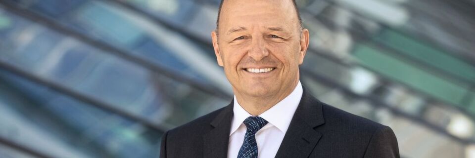 Dipl.-Ing. Thomas Patzak hat die Geschäftsleitung Vertrieb und kaufmännische Ressorts bei Wittenstein Alpha übernommen. Dipl.-Ing. Thomas Patzak hat die Geschäftsleitung Vertrieb und kaufmännische Ressorts bei Wittenstein Alpha übernommen.