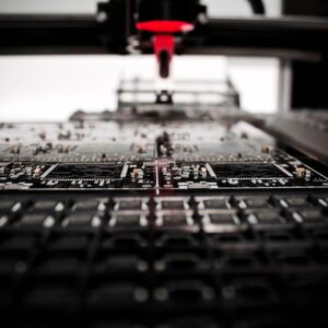 Verbreiterte Angriffsfläche: Unternehmen geben auch mit einer Cloud vernetzte Komponenten als mögliches Einfallstor für Hacker an. Verbreiterte Angriffsfläche: Unternehmen geben auch mit einer Cloud vernetzte Komponenten als mögliches Einfallstor für Hacker an.