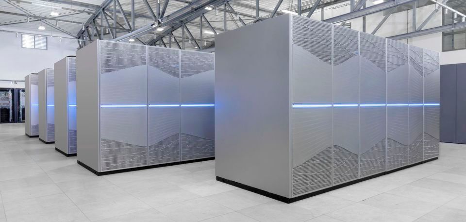 Die Rechnerhalle des Jülich Supercomputing Centre (JSC): Das Forschungszentrum Jülich und Google wollen künftig gemeinsam zu Quantencomputern forschen und sich künftig insbesondere bei der Ausbildung von Nachwuchswissenschaftlern und Experten gegenseitig unterstützen. Die Rechnerhalle des Jülich Supercomputing Centre (JSC): Das Forschungszentrum Jülich und Google wollen künftig gemeinsam zu Quantencomputern forschen und sich künftig insbesondere bei der Ausbildung von Nachwuchswissenschaftlern und Experten gegenseitig unterstützen.