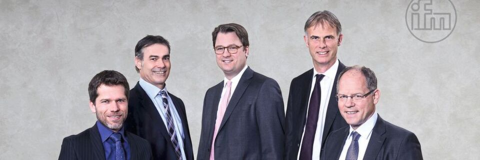 Der Vorstand der IFM-Unternehmensgruppe (v.l.: Martin Buck, Benno Kathan, Christoph von Rosenberg, Michael Marhofer und Dr. Thomas May). Der Vorstand der IFM-Unternehmensgruppe (v.l.: Martin Buck, Benno Kathan, Christoph von Rosenberg, Michael Marhofer und Dr. Thomas May).