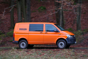 Auch der Volkswagen Transporter gehört als Modellvariante T6 Rockton bei der Leserwahl von Off road Abonnenten der Spitzenplätze in der Kategorie Sonderfahrzeuge. Auch der Volkswagen Transporter gehört als Modellvariante T6 Rockton bei der Leserwahl von Off road Abonnenten der Spitzenplätze in der Kategorie Sonderfahrzeuge.