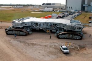 Für den 8. Platz qualifiziert sich der Crawler Transporter (oder auch Missile Crawler Transporter Facilities) und ist derzeit das grösste Landfahrzeug mit Eigenantrieb. Er wird für den (Ab)Transport von Raketen eingesetzt. Für den 8. Platz qualifiziert sich der Crawler Transporter (oder auch Missile Crawler Transporter Facilities) und ist derzeit das grösste Landfahrzeug mit Eigenantrieb. Er wird für den (Ab)Transport von Raketen eingesetzt.