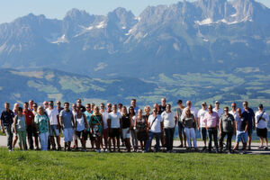 Gruppenbild der Skoda-Club-Mitglieder 2019: Der Importeur hatte seine ausgezeichneten Partner nach Kitzbühel eingeladen. Gruppenbild der Skoda-Club-Mitglieder 2019: Der Importeur hatte seine ausgezeichneten Partner nach Kitzbühel eingeladen.