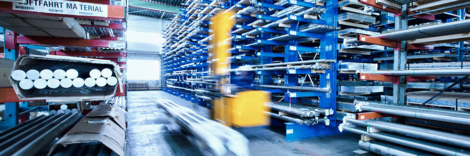 Über eine umfassende Omnichannel-Architektur haben 250.000 Kunden von Thyssenkrupp Materials Services weltweit kanalübergreifend Zugriff auf mehr als 150.000 Produkte und Services rund um die Uhr. Über eine umfassende Omnichannel-Architektur haben 250.000 Kunden von Thyssenkrupp Materials Services weltweit kanalübergreifend Zugriff auf mehr als 150.000 Produkte und Services rund um die Uhr.