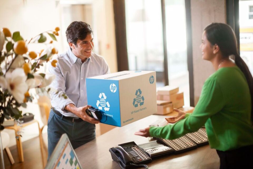 Kostenlos und einfach können HP-Tintenpatronen und Tonerkartuschen abgegeben werden. Kostenlos und einfach können HP-Tintenpatronen und Tonerkartuschen abgegeben werden.