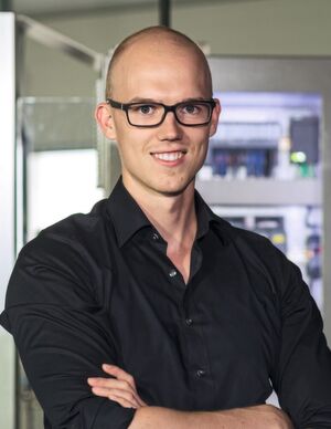 Felix Kraner, Marketing Manager Simatic HMI, Siemens Digital Industry, Factory Automation, sagt:„AR und Sprachsteuerung sind die wichtigsten Trends im Kontext von HMI.“ Felix Kraner, Marketing Manager Simatic HMI, Siemens Digital Industry, Factory Automation, sagt:„AR und Sprachsteuerung sind die wichtigsten Trends im Kontext von HMI.“
