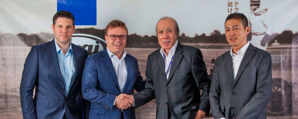 Dealmaker (von li. n. re.): Jaimy Scevenels (VP Brand & Product Rider Gear Bihr), Christophe Piron (CEO Bihr), Michio Arai (CEO Arai Helmets) und Akihito Arai (Director Arai Helmets). Dealmaker (von li. n. re.): Jaimy Scevenels (VP Brand & Product Rider Gear Bihr), Christophe Piron (CEO Bihr), Michio Arai (CEO Arai Helmets) und Akihito Arai (Director Arai Helmets).