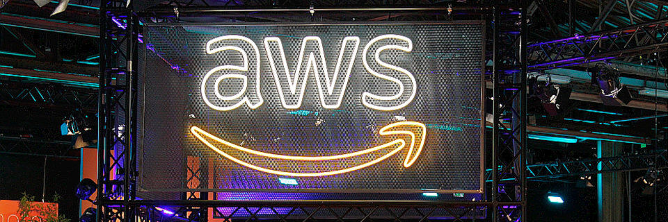 Am AWS Transformation Day gingen die Besucher nicht nur in Vorträge und Keynotes, sondern netzwerkten auch fleißig, wie hier auf dem AWS-Stand. Am AWS Transformation Day gingen die Besucher nicht nur in Vorträge und Keynotes, sondern netzwerkten auch fleißig, wie hier auf dem AWS-Stand.