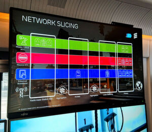 Network Slicing: Von Oben: Das eher schmalbandige Mission Critical MTC (grün), das oftmals weniger kritische Massive MTC (rot) und das breitbandige Enhanced Broadband (blau) gehören zu den typischen Network Slices. Network Slicing: Von Oben: Das eher schmalbandige Mission Critical MTC (grün), das oftmals weniger kritische Massive MTC (rot) und das breitbandige Enhanced Broadband (blau) gehören zu den typischen Network Slices.