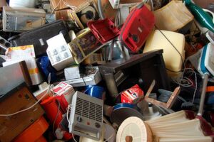 Elektrogeräte enthalten wertvolle Rohstoffe wie Kupfer oder Gold, aber auch Schadstoffe, die zum Schutz von Mensch und Umwelt ordnungsgemäß entsorgt werden müssen. Deutschland ist aktuell allerdings weit vom europäischen Mindestziel von 65 Prozent in 2019 entfernt. Elektrogeräte enthalten wertvolle Rohstoffe wie Kupfer oder Gold, aber auch Schadstoffe, die zum Schutz von Mensch und Umwelt ordnungsgemäß entsorgt werden müssen. Deutschland ist aktuell allerdings weit vom europäischen Mindestziel von 65 Prozent in 2019 entfernt.