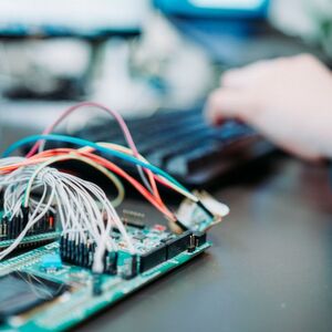 Im IoT-Zeitalter stehen Entwickler vor völlig neuen technischen und methodischen Herausforderungen. Im IoT-Zeitalter stehen Entwickler vor völlig neuen technischen und methodischen Herausforderungen.