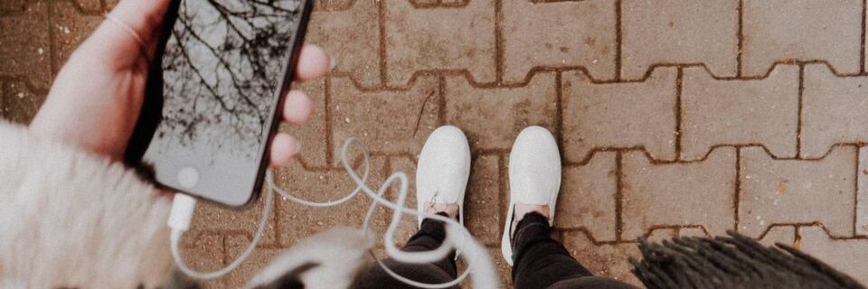 Corporate Podcasts bieten die Möglichkeit, Unternehmen erlebbar zu machen und Werte zu vermitteln. Corporate Podcasts bieten die Möglichkeit, Unternehmen erlebbar zu machen und Werte zu vermitteln.
