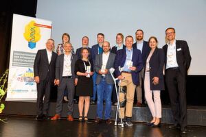 Preisverleihung: Die Finalisten des Innovationspreises des Arbeitskreises der Bio-Regionen in Deutschland, darunter auch Dr. Michael Jauss (hier mit Beinschiene) Preisverleihung: Die Finalisten des Innovationspreises des Arbeitskreises der Bio-Regionen in Deutschland, darunter auch Dr. Michael Jauss (hier mit Beinschiene)
