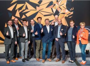 Die neue Vorstandsriege: (v. li.) Martin Mingebach, Andreas Tröger, Mathias Müller, Robert Jahn, Caspar Plump, Heinz Zapp, Sören Wünsche, Jörg Scherer, Susanne Südbeck und Sigrid Menke. Zum Vergrößern bitte klicken. Die neue Vorstandsriege: (v. li.) Martin Mingebach, Andreas Tröger, Mathias Müller, Robert Jahn, Caspar Plump, Heinz Zapp, Sören Wünsche, Jörg Scherer, Susanne Südbeck und Sigrid Menke. Zum Vergrößern bitte klicken.