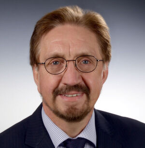Dr. Wolfgang Klebsch, Mobility-Experte im VDE: „Der sinnvollste Weg, den Dieseltriebzug abzulösen sind Alternativen mit Elektromotor wie im Falle des Elektrotriebzugs mit Oberleitung sowie des Batterie- und Brennstoffzellentriebzugs.“ Dr. Wolfgang Klebsch, Mobility-Experte im VDE: „Der sinnvollste Weg, den Dieseltriebzug abzulösen sind Alternativen mit Elektromotor wie im Falle des Elektrotriebzugs mit Oberleitung sowie des Batterie- und Brennstoffzellentriebzugs.“