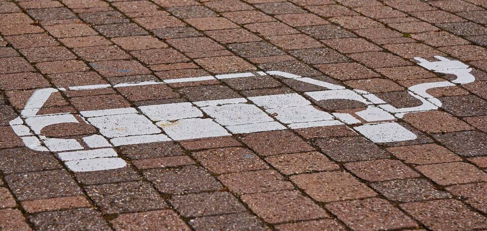 Laut VDE ist die Vollelektrifizierung ideal, doch wirtschaftliche Überlegungen behindern die Umsetzung, die aus klimapolitischen Gründen so dringend benötigt wird. Laut VDE ist die Vollelektrifizierung ideal, doch wirtschaftliche Überlegungen behindern die Umsetzung, die aus klimapolitischen Gründen so dringend benötigt wird.