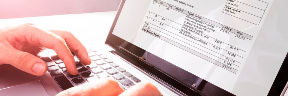 eMail- und Papier-Rechnungen entsprechen nicht den EU-Vorgaben und sollen daher in das XML-Format konvertiert werden. eMail- und Papier-Rechnungen entsprechen nicht den EU-Vorgaben und sollen daher in das XML-Format konvertiert werden.