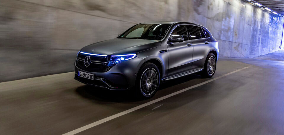 Mercedes – auf das Mittelklasse-SUV EQC folgen schon bald die kleinere Version EQB sowie das Kompaktmodell EQA. Mercedes – auf das Mittelklasse-SUV EQC folgen schon bald die kleinere Version EQB sowie das Kompaktmodell EQA.