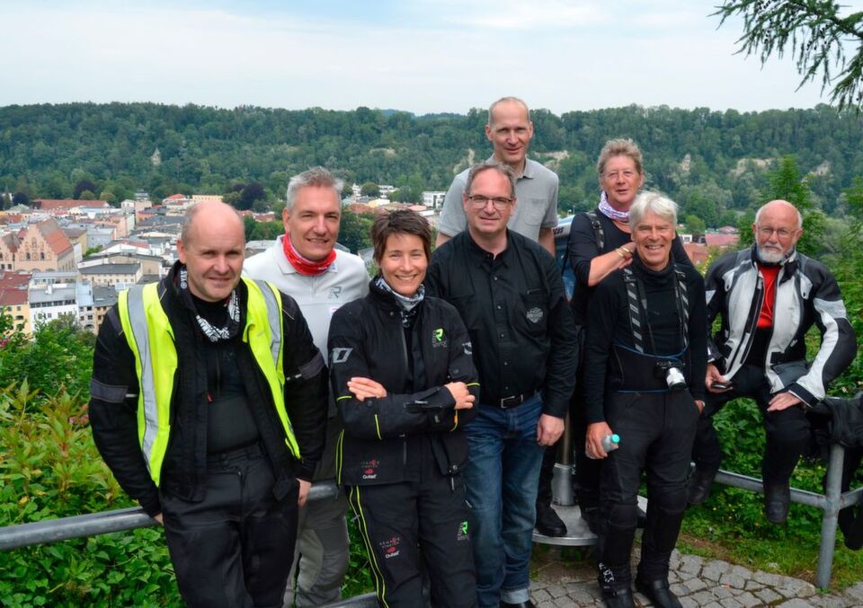 2019 führte die Vogel-Motorradtour von Würzburg nach Altötting. Mit dabei war auch wieder die Cruiser-Gruppe 9. 2019 führte die Vogel-Motorradtour von Würzburg nach Altötting. Mit dabei war auch wieder die Cruiser-Gruppe 9.