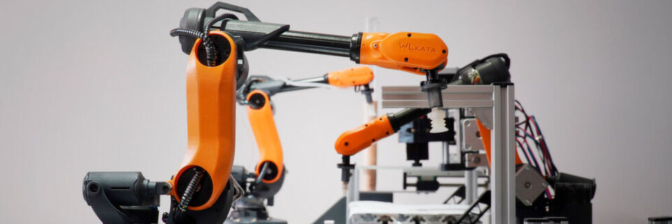 Ähnelt großen Industrierobotern: Der Mirobot ist ein Mini-Roboterarm, der Ende Dezember erhältlich sein soll. Ähnelt großen Industrierobotern: Der Mirobot ist ein Mini-Roboterarm, der Ende Dezember erhältlich sein soll.
