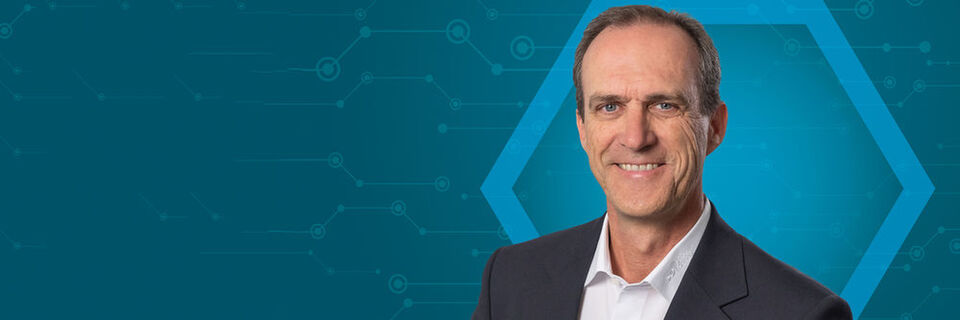 Konstantin Hüdepohl von Softing IT Networks zeigt, wie das Ethernet via Zweidrahtleitung nun das industrielle IoT und den Automotive-Bereich erobert. Konstantin Hüdepohl von Softing IT Networks zeigt, wie das Ethernet via Zweidrahtleitung nun das industrielle IoT und den Automotive-Bereich erobert.