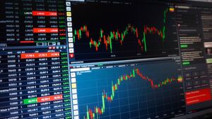 Infineon stellt sich gegen den Trend: Während die meisten Unternehmen auf dem globalen Halbleitermarkt Verluste hinnehmen mussten gelang es dem deutschen Halbleiterhersteller, entgegen der allgemeinen Marktentwicklung an Umsatz zuzulegen. Andernorts sieht es düsterer aus, teilweise mussten Unternehmen einen Umsatzrückgang von über 50% einstecken. Auch Osram steht nach den letzten Quartalsberichten stark angeschlagen da. Infineon stellt sich gegen den Trend: Während die meisten Unternehmen auf dem globalen Halbleitermarkt Verluste hinnehmen mussten gelang es dem deutschen Halbleiterhersteller, entgegen der allgemeinen Marktentwicklung an Umsatz zuzulegen. Andernorts sieht es düsterer aus, teilweise mussten Unternehmen einen Umsatzrückgang von über 50% einstecken. Auch Osram steht nach den letzten Quartalsberichten stark angeschlagen da.