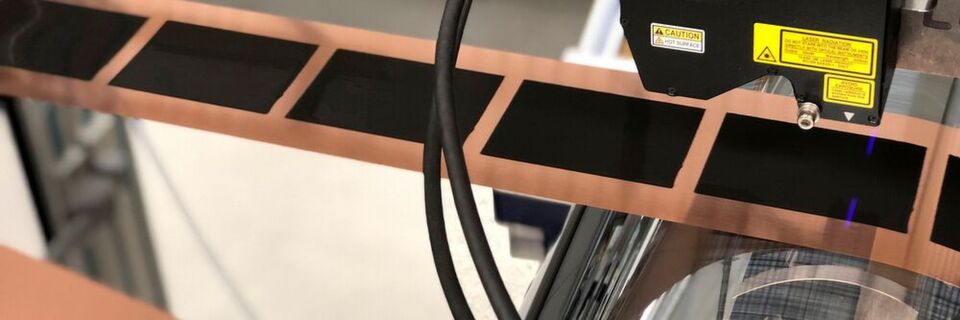 Präzise Kanten bei neuer Rekordgeschwindigkeit: Neues Verfahren erhöht Produktionskapazität von Batterieelektroden deutlich. Präzise Kanten bei neuer Rekordgeschwindigkeit: Neues Verfahren erhöht Produktionskapazität von Batterieelektroden deutlich.
