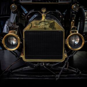 Das Prinzip Fahren: Früher rein mechanisch und mit Verbrennungsmotor, heute hochkomplex und mit viel Software. Damit einher ist auch der Funktionstest bei einem Auto anspruchsvoller geworden. Das Prinzip Fahren: Früher rein mechanisch und mit Verbrennungsmotor, heute hochkomplex und mit viel Software. Damit einher ist auch der Funktionstest bei einem Auto anspruchsvoller geworden.