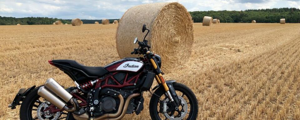 Indian Summer is coming: Greift zwar noch nicht aktiv in die Neuzulassungsstatistik ein, die neue Indian FTR 1200, wird sie aber in Zukunft. Aus Testfahrers Sicht für 2019 und 2020 ein ganz großer Motorradcoup. Indian Summer is coming: Greift zwar noch nicht aktiv in die Neuzulassungsstatistik ein, die neue Indian FTR 1200, wird sie aber in Zukunft. Aus Testfahrers Sicht für 2019 und 2020 ein ganz großer Motorradcoup.