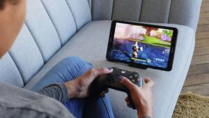 Beim Game-Streaming-Dienst Shadow mietet man leistungsfähige Gaming-PCs als Remote-Rechner via Cloud. Als Client reicht dann auch ein Tablet oder ein leistungsschwaches Notebook. Beim Game-Streaming-Dienst Shadow mietet man leistungsfähige Gaming-PCs als Remote-Rechner via Cloud. Als Client reicht dann auch ein Tablet oder ein leistungsschwaches Notebook.