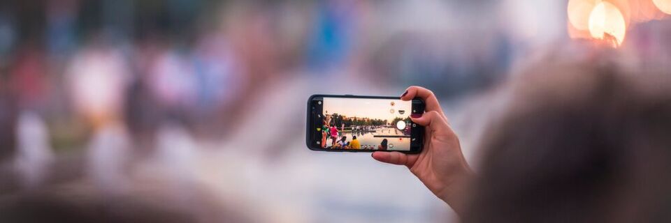 Eine effektive Möglichkeit, Kunden von den eigenen Services zu überzeugen, bietet das Influencer Marketing im B2B-Bereich. Eine effektive Möglichkeit, Kunden von den eigenen Services zu überzeugen, bietet das Influencer Marketing im B2B-Bereich.