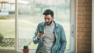 Zum digitalen Vertrieb gehören mehr als nur Smartphone-Apps oder Chatbots auf der Website. Zum digitalen Vertrieb gehören mehr als nur Smartphone-Apps oder Chatbots auf der Website.