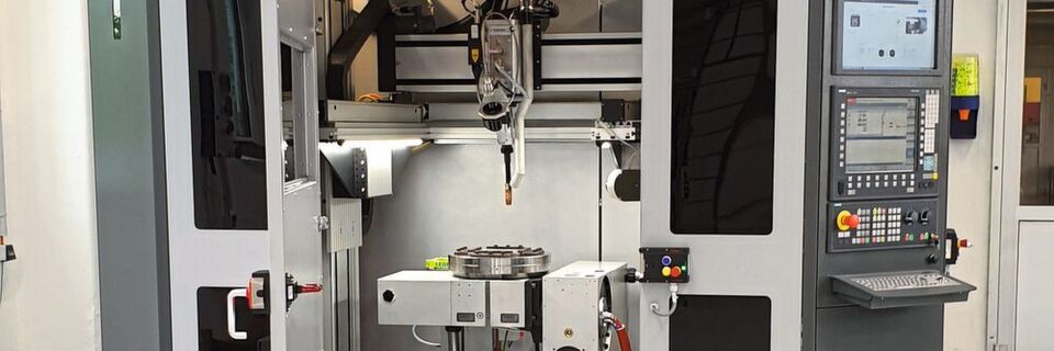 Die neue Version der ARC 405 stellt Gefertec auf der EMO Hannover vor. Integriert ist bereits der Prozesskopf mit Schmelzbadkontrolle. Auf dem Foto gewährt das Unternehmen einen Blick in die derzeitige Version der ARC 405. Die neue Version der ARC 405 stellt Gefertec auf der EMO Hannover vor. Integriert ist bereits der Prozesskopf mit Schmelzbadkontrolle. Auf dem Foto gewährt das Unternehmen einen Blick in die derzeitige Version der ARC 405.