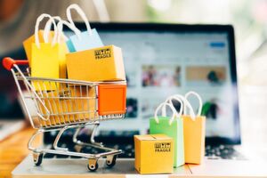 Otto hat kürzlich erstmals über die Hälfte seiner weltweiten Einnahmen per Onlinehandel generiert. Otto hat kürzlich erstmals über die Hälfte seiner weltweiten Einnahmen per Onlinehandel generiert.