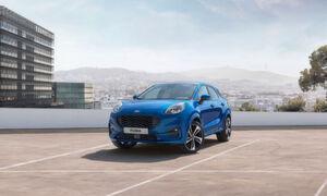 Beim Ford Puma handelt sich um ein 4,19 Meter langes, 1,54 Meter hohes und 1,93 Meter breites Crossover-Fahrzeug im SUV-Stil. Beim Ford Puma handelt sich um ein 4,19 Meter langes, 1,54 Meter hohes und 1,93 Meter breites Crossover-Fahrzeug im SUV-Stil.