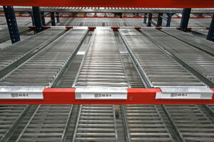 Flow racks are usually diagonally arranged and equipped with rollers to simplify the flow of goods. Flow racks are usually diagonally arranged and equipped with rollers to simplify the flow of goods.