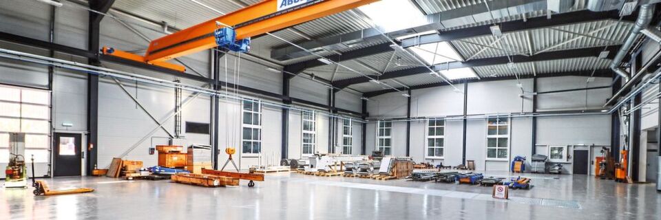 Ein Blick in die neue Produktionshalle. Ein Blick in die neue Produktionshalle.