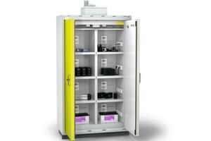 Mit der Klassifizierung Typ 90 und dem vom unabhängigen Fraunhofer Institut geprüften explosionsartigen Abbrennen der Batterien im Innenraum, bietet die Battery line 2-fachen Brandschutz. Mit der Klassifizierung Typ 90 und dem vom unabhängigen Fraunhofer Institut geprüften explosionsartigen Abbrennen der Batterien im Innenraum, bietet die Battery line 2-fachen Brandschutz.