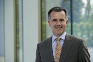 Wirtschaftsethiker Prof. Dr. Joachim Fetzer, FHWS: "Ethik-Richtlinien sind ein Baustein bei der Generierung von Vertrauen." Wirtschaftsethiker Prof. Dr. Joachim Fetzer, FHWS: "Ethik-Richtlinien sind ein Baustein bei der Generierung von Vertrauen."