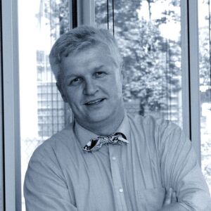 Der Autor: *Prof. Dr. Christian Siemers ist Fachmann für Echtzeitsysteme, Hardware/Software Co-Design, Hardwarenahe Software und Transcodierungen, Automatisierungstechnik sowie Sichere Systeme (Safety), insbesondere Fehlererkennung, -behebung und Fehlertoleranz. Er unterrichtet an der TU Clausthal sowie an der Hochschule Nordhausen. Der Autor: *Prof. Dr. Christian Siemers ist Fachmann für Echtzeitsysteme, Hardware/Software Co-Design, Hardwarenahe Software und Transcodierungen, Automatisierungstechnik sowie Sichere Systeme (Safety), insbesondere Fehlererkennung, -behebung und Fehlertoleranz. Er unterrichtet an der TU Clausthal sowie an der Hochschule Nordhausen.